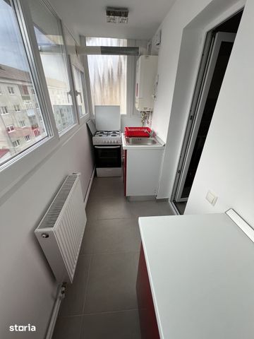 Apartament 2 camere decomandat,renovat, zona Centrala - Fotografie 3
