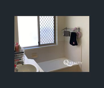 🏡Cosy 3-Bedroom Family Home In Forest Lake - Photo 3