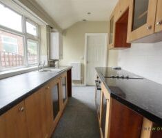 2 BEDROOM House - Mid Terrace - Photo 5