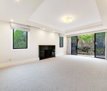 Breathtaking Harbour Views and Elevated Family Living in Greenwich - Photo 3