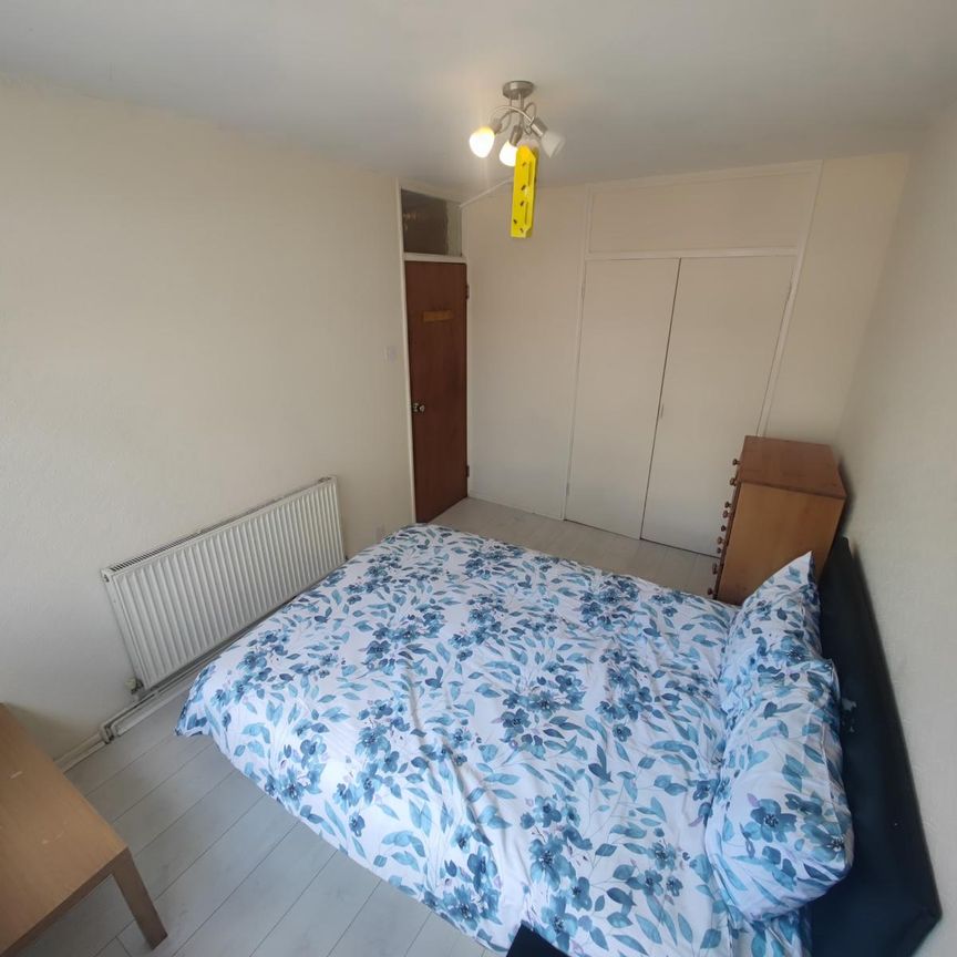 RM4 Carron Close | Poplar | London | E14 6NN - Photo 1