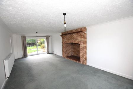 5 bedroom detached house to rent - Photo 3