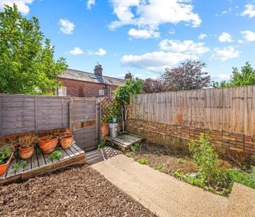 2 bedroom terraced house to rent - Photo 2