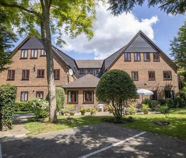 Dormer Lodge, CR5 - Photo 4