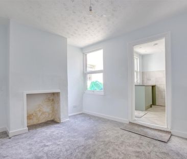 Green Street, High Wycombe - Photo 2