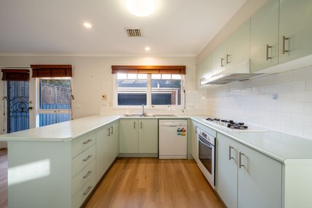 18 Peppercorn Walk, Kensington VIC 3031 - Photo 5