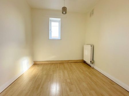 3 bedroom end of terrace house to rent - Photo 3