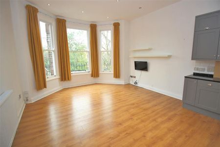 2 bedroom flat to rent - Photo 2