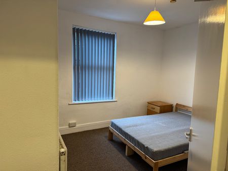 3 Bed End Terrace, Ruth Square, S10 - Photo 2