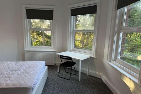 Bedroom First Floor Flat In Meyrick, BH3 - Photo 2
