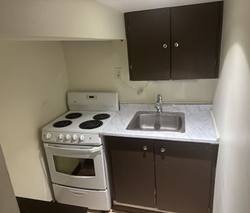 For Lease - 44 44 HILLSIDE Avenue Unit# Basement, Toronto, Ontario - Photo 2