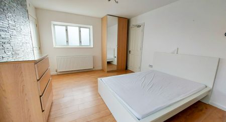 studio to rent Sandringham Road, Pilgrims Hatch, Brentwood, Essex, CM15 - Photo 4