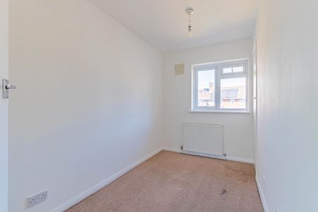 3 bed Terraced for rent - Photo 4