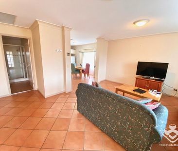 Spacious Unfurnished 3 Bedroom 3bathroom Villa Within Gated Community - Photo 2