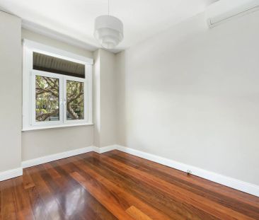 Spacious semi with sunny courtyard - Photo 1