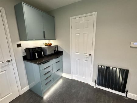 3 bedroom detached house to rent - Photo 3