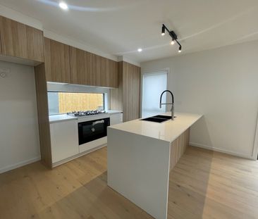 2/75 King Street, Airport West VIC 3042 - Photo 4