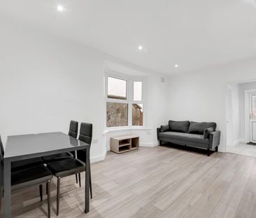 2 bedroom Flat To Let Total Size: 689 SQ FT - Photo 5