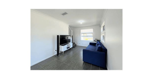 MODERN AND SPACIOUS TOWNHOUSE IN PRIME WERRINGTON LOCATION - Photo 1