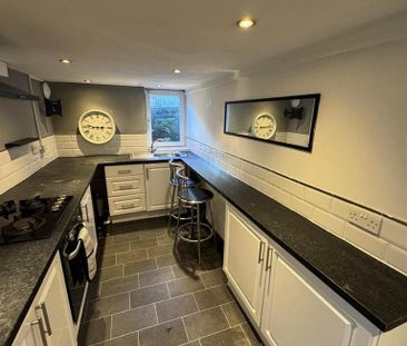 2 bedroom end of terrace house to rent - Photo 2