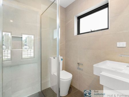 Beautiful Townhouse - Photo 4