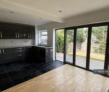 3 bedroom semi-detached house to rent - Photo 6