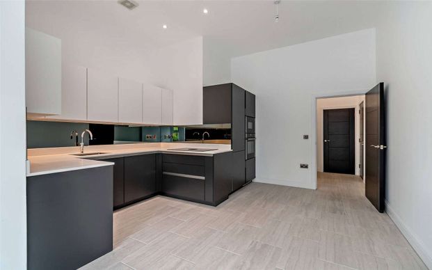 Brand new apartment with a parking space, ideally located in the heart of Hale village. Available immediately, furnished or unfurnished. - Photo 1