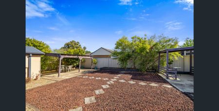 Beautifully Presented 4 Bedroom Family Home - Photo 4