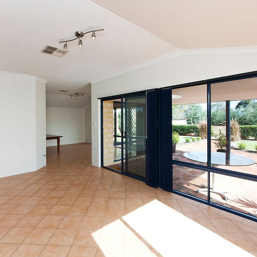 Spacious 4x2 Home in Willagee - Photo 1