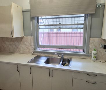 2 Bedroom House - Photo 2