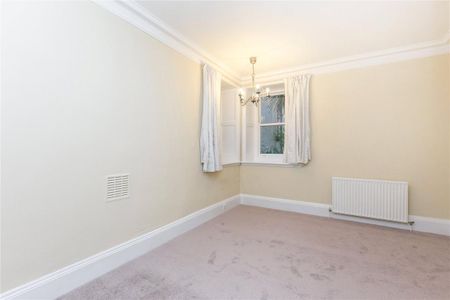 4 bedroom flat in Marylebone Road - Photo 4