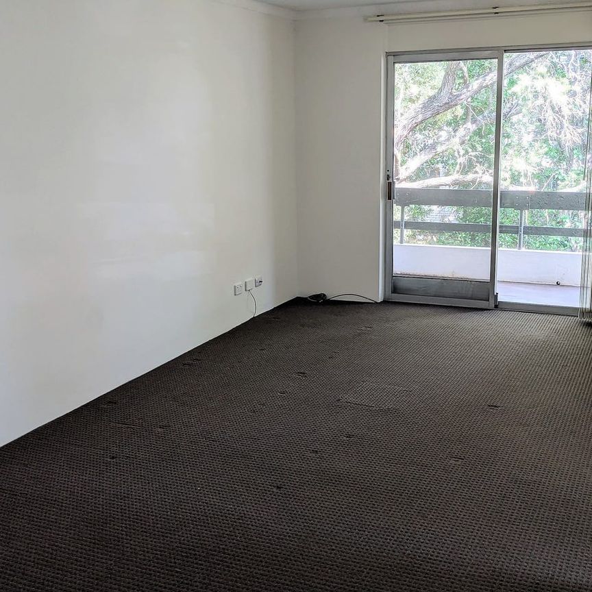 Peaceful Garden-View Apartment in Quiet Cul-de-Sac - Photo 1