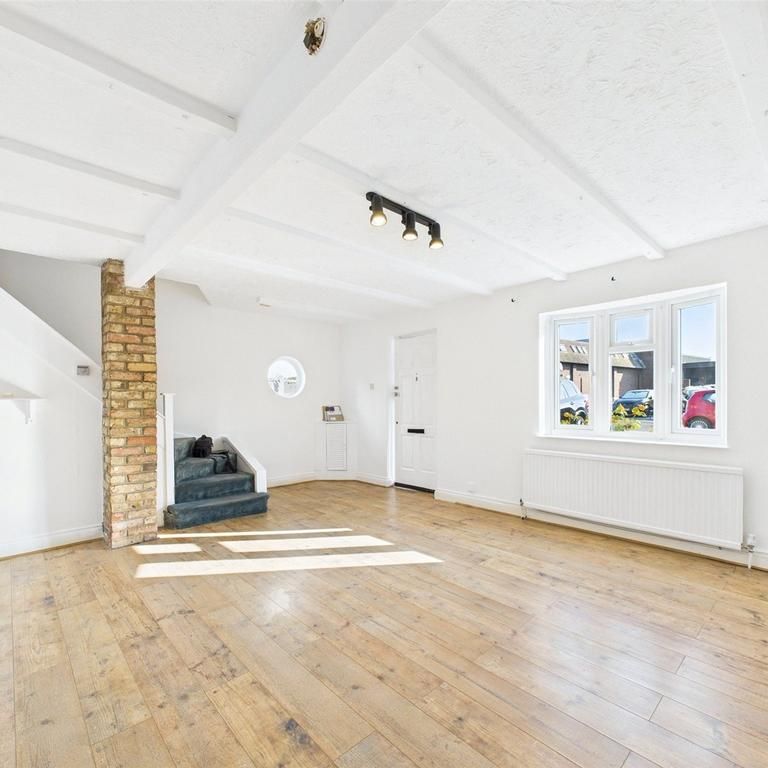 3 bedroom semi-detached house to rent - Photo 1