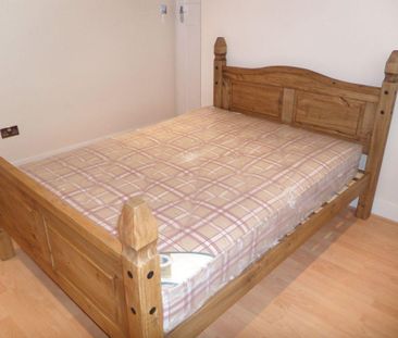 4 bedroom semi-detached house to rent - Photo 3