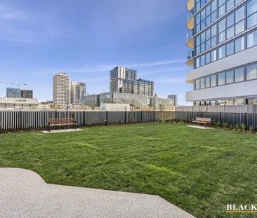 Modern One-Bedroom Apartment with Premium Amenities at Woden Green - Photo 5