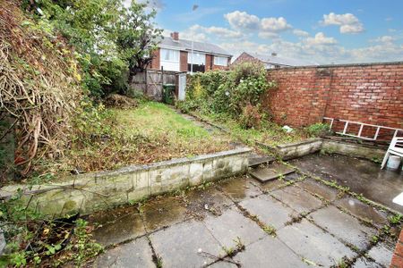 2 bedroom end of terrace house to rent - Photo 3