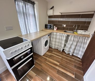 The Avenue, Greater London, TW5 - Photo 2