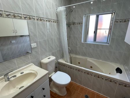 Well Presented Two-Bedroom House&excl; - Photo 3