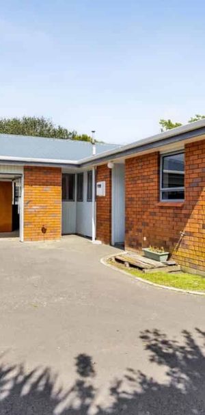 Tidy three bedroom - Photo 1