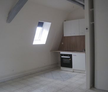 A LOUER APPARTEMENT PROCHE CENTRE VILLE ET GARE ST QUENTIN 02100 - Photo 2