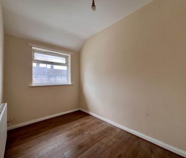 Guide Price £1,900 pcm - Available Now - Part Furnished - Photo 3