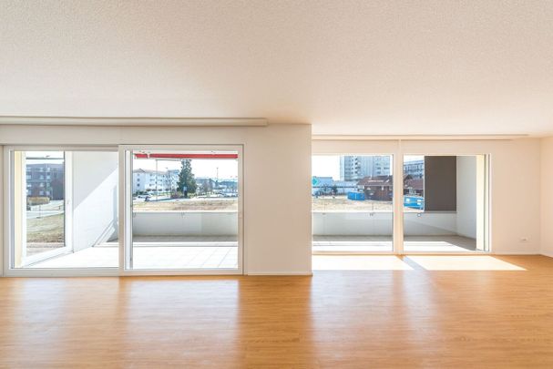 Neuwertige 4.5 Zi-Wohnung 121m2 an zentraler Lage - Photo 1