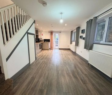 Kingsfold Avenue, Southampton - Photo 1