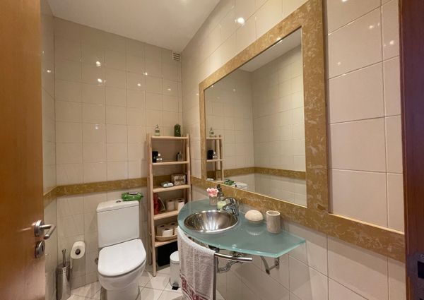 Apartamento T3 com estacionamento e vista de mar em Santo Amaro de Oeiras