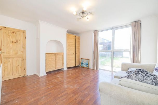 3 bedroom semi-detached house to rent - Photo 1