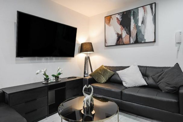 1 bedroom in a house share to rent - Photo 1