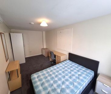 6 bedroom terraced house to rent - Photo 4