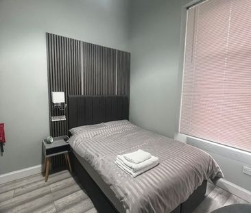 Studio Flat, Glasgow, G42 - Photo 1
