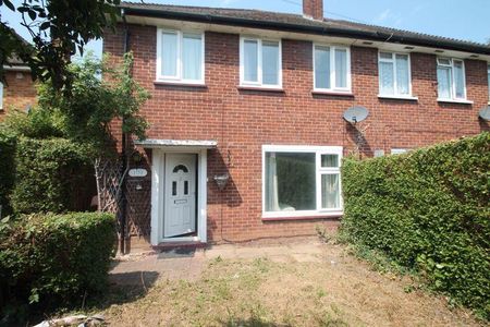 3 bedroom semi-detached house to rent - Photo 4