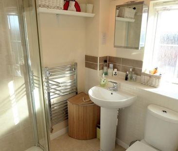 2 bedroom semi-detached house to rent - Photo 5